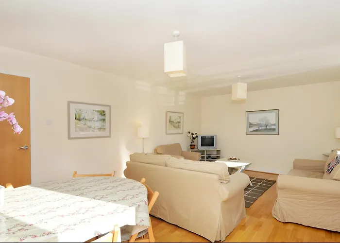 Annandale Street - 202